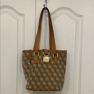 * PRICE REDUCED *. Dooney & Bourke Brown Monogram โ BUCKET โBag